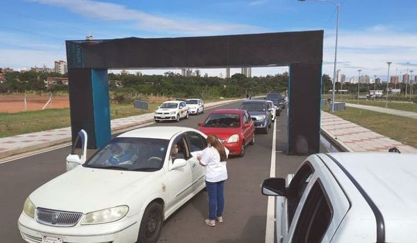 Pacientes llegan en estado crítico a hospitales donde faltan hasta guantes