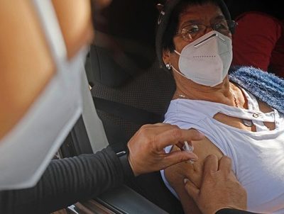 Deficitario número de vacunados diarios y la cifra reportada a Salud · Radio Monumental 1080 AM
