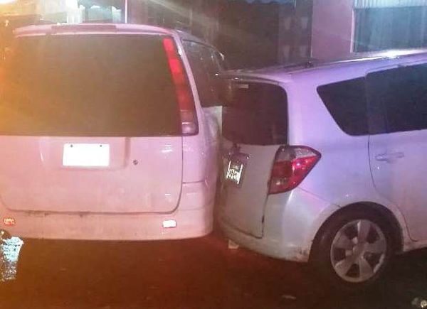 Ebrio al volante choca contra vehículo estacionado - ABC en el Este - ABC Color