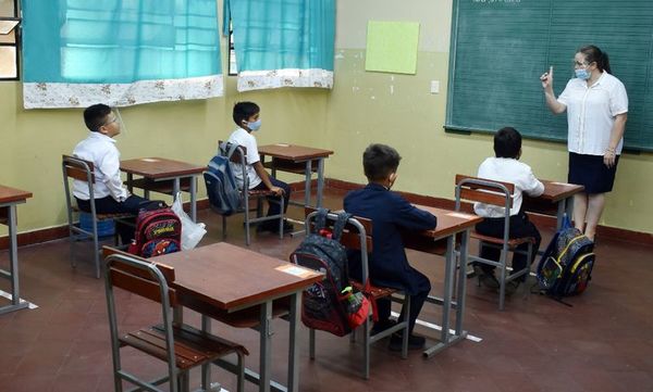 MEC aún no sabe cuándo podría iniciar la vacunación en docentes - Nacionales - ABC Color