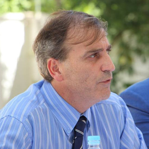 La estrategia para lograr la inmunidad es una vacunación rápida, sostiene infectólogo