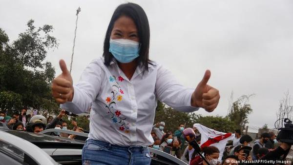 Perú: Keiko Fujimori lidera balotaje por menos de un punto