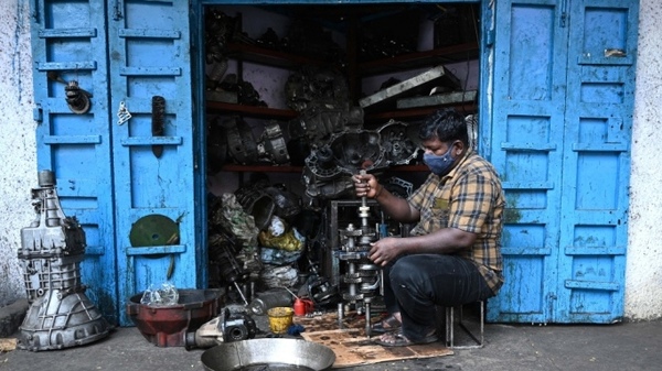 Nueva Delhi y Bombay empiezan a levantar restricciones contra el coronavirus | .::Agencia IP::.