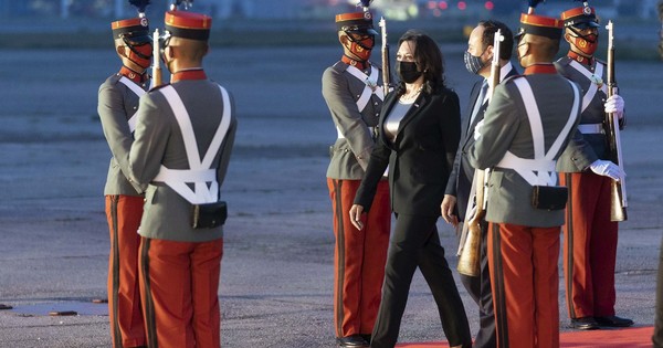 La Nación / Kamala Harris llega a Guatemala para atender las causas de la migración ilegal