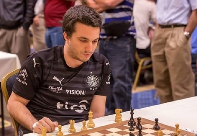 Axel Bachmann irá al Mundial de ajedrez tras promesa de vacunación