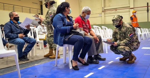 La Nación / Baja afluencia en vacunatorio de la SND