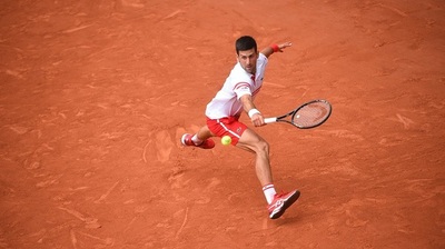Un Djokovic en aprietos remonta a Musetti y avanza a cuartos de final
