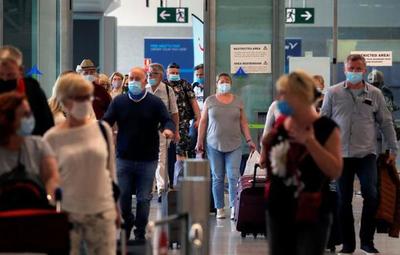 Extranjeros vacunados contra el coronavirus, podrán viajar a España
