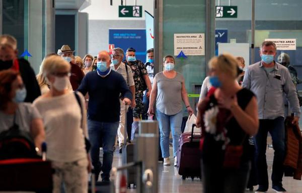 Extranjeros vacunados contra el coronavirus, podrán viajar a España