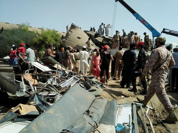 Choque de trenes en Pakistán deja al menos 38 víctimas fatales - Megacadena — Últimas Noticias de Paraguay