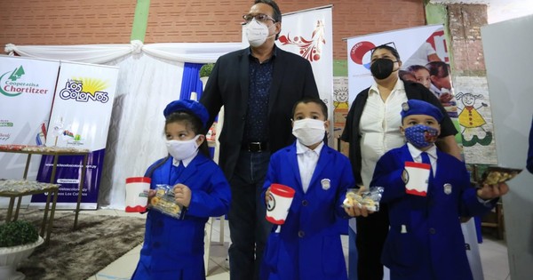 La Nación / Leche, chipa y galletitas con sésamo incluyen en merienda escolar entregada por Central