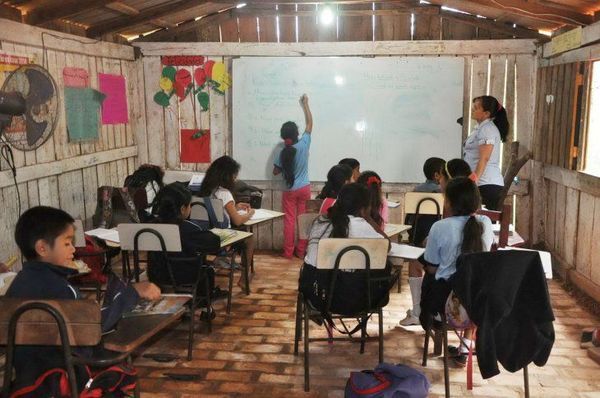 HACE 22 AÑOS QUE SOLICITAN UNA REVISIÓN DEL GUARANÍ EN ESCUELAS