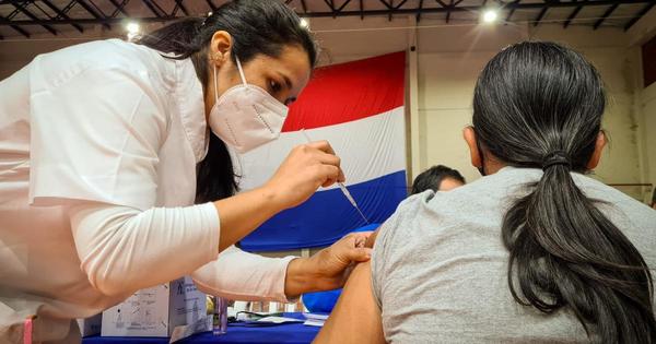 Salud insta a la ciudadanía a registrarse antes de acudir a vacunatorios