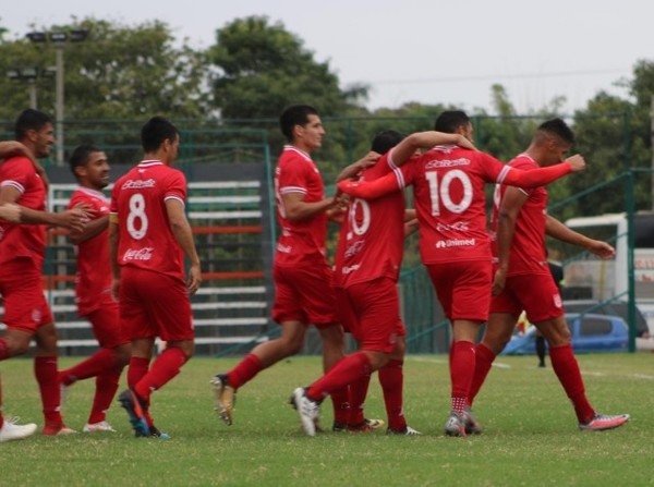 Se llevó los tres puntos al Este - APF