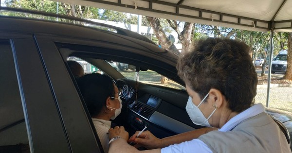 La Nación / Alto Paraná sigue sin contar con personal suficiente para vacunar contra el COVID