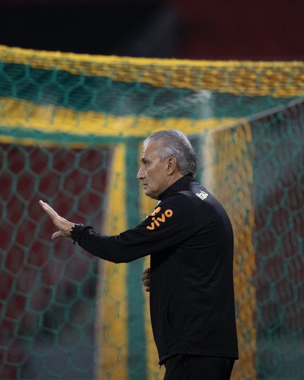 Tite dice que el partido ante Paraguay es 'desafiante' por la tensión en Brasil