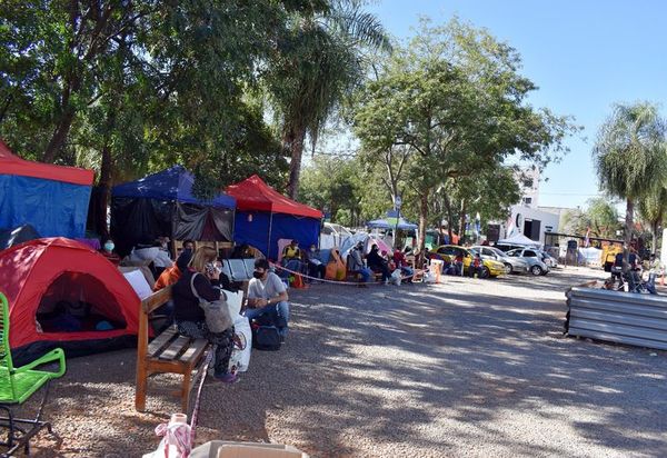 No hay ni guantes, pero niegan la desprovisión - Nacionales - ABC Color