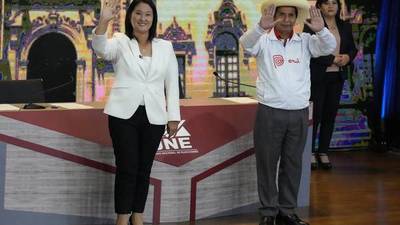 Keiko Fujimori aguarda los sufragios del exterior y Pedro Castillo espera sostener la ventaja con el apoyo de las zonas rurales | .::Agencia IP::.
