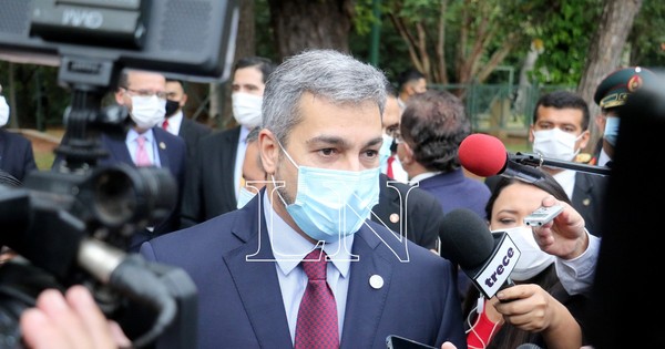 La Nación / Abdo promete más vacunas y pide a la ciudadanía inmunizarse contra el COVID-19