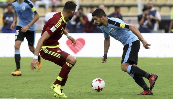 Uruguay quiere olvidar las polémicas del VAR y va por Venezuela en Caracas