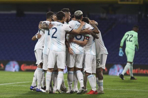 La Argentina de Messi desafía a una complicada y recuperada Colombia