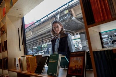 Librería en Brasil rescata las voces periféricas con escritos solo de mujeres - MarketData