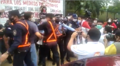 Diario HOY | VIDEO | Antivacunas protagonizaron incidentes en manifestación de médicos
