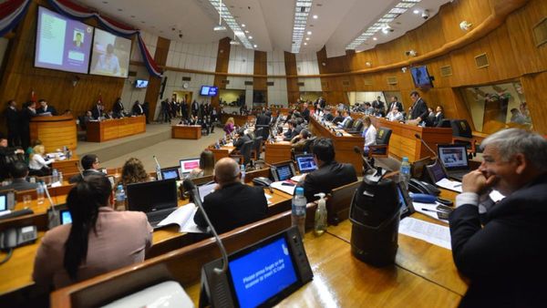 Abdo pide reflexionar sobre la ley de autoblindaje, sin anticipar decisión