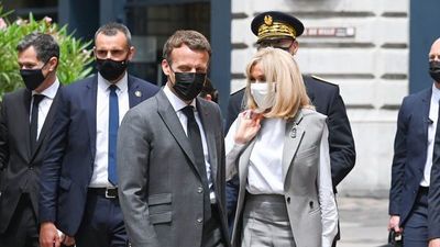 Un hombre golpea a Emmanuel Macron en el sureste de Francia