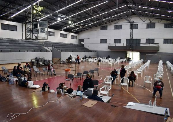 Marito admite que ciudadanía no va a vacunarse, pero no cambia estrategia y elude responsabilidad - Nacionales - ABC Color