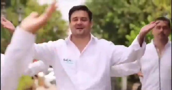La Nación / Sin ritmo, políticos imponen bailes para captar electores