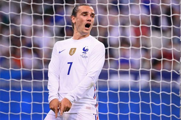 Griezmann adorna la victoria francesa empañada por el susto de Benzema - Fútbol Internacional - ABC Color