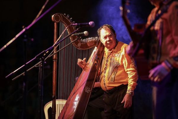 Falleció el arpista Sergio Azcona, el “Rey de la bordona” - Música - ABC Color