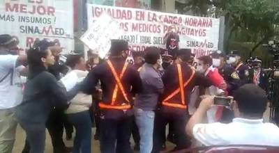 10.000 muertos por Covid, y pelotudos se movilizan, incidentan e instan a no vacunarse