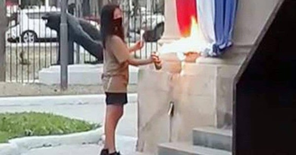 La Nación / Quemó la bandera del Panteón Nacional de los Héroes y juez aplicó irrisoria sanción