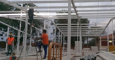 La Nación / Iniciaron montaje de la estructura del primer pabellón de contingencia del Chaco
