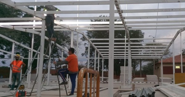 La Nación / Iniciaron montaje de la estructura del primer pabellón de contingencia del Chaco