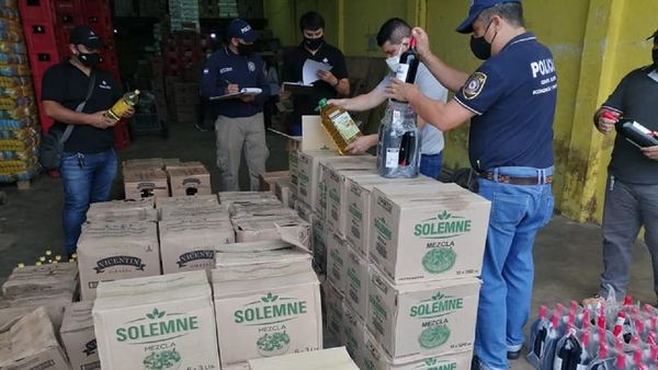 Incautan más de 1.000 litros de aceite de presunto contrabando