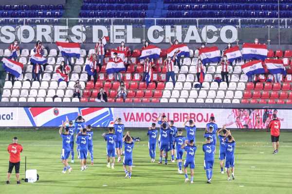 Un aplauso de 23 jugadores, con la fuerza de 7 millones de paraguayos