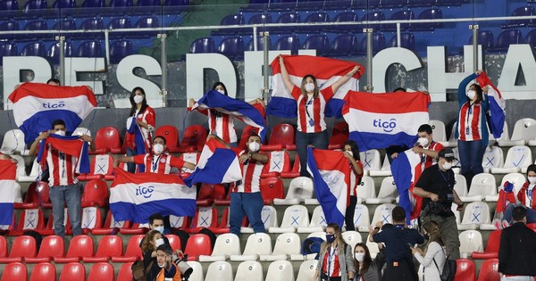 La Nación / Un gesto para aplaudir: la Albirroja destacó la lucha de los héroes de blanco