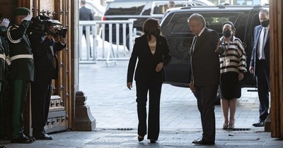 La Nación / Kamala Harris ve una “nueva era” entre México y EEUU