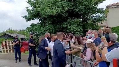 Presidente francés recibe una bofetada en un acto público