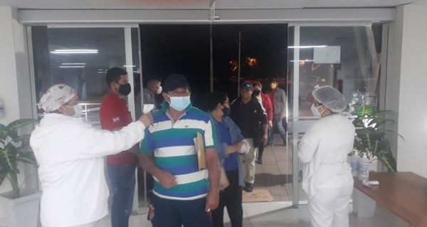 Diario HOY | Asegurados madrugan para agendar turnos en IPS
