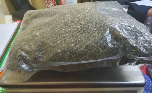 Error de cálculos: Arrojan bolsa de marihuana al penal Esperanza y cae en el pasillo de seguridad