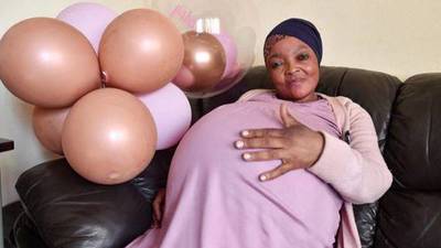 Una mujer sudafricana da a luz a diez bebés