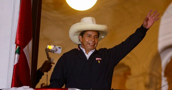 La Nación / Castillo amplía ventaja contra Fujimori y se proclama ganador