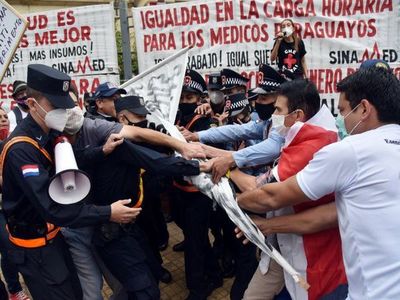 Covidiotas interrumpen movilización de médicos para protestar contra vacunas | Radio Regional 660 AM