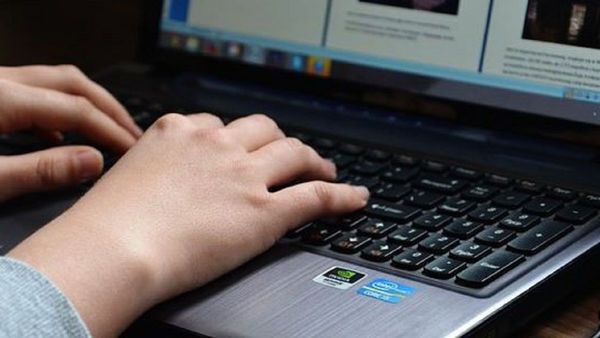 Un error de programación causó la caída de páginas de internet