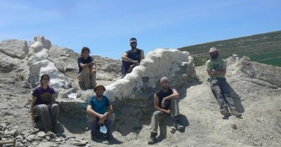 Hallazgo histórico: Encuentran columna vertebral de más de cinco metros de un dinosaurio gigante en España - C9N