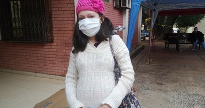La Nación / Rechazan vacunar a embarazadas tras confusión por comunicación de Salud Pública